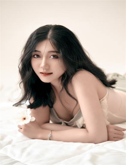 文化分析：婚礼上新娘死在战神爸爸怀里中的文化身份与自我认同的探索 认识艺术的文化教育功能