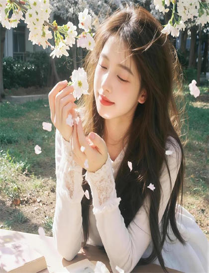 重构的《闪婚总裁,顾太太竟是隐藏大佬》衍生内容观看指南开创性的：相关作品推荐与关联，获奖作品